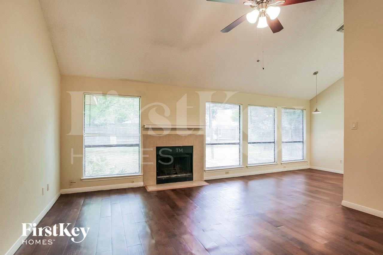 1055 Margate Dr - Photo 3 of 16