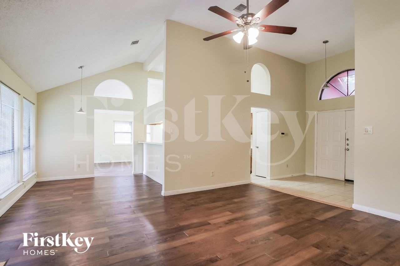1055 Margate Dr - Photo 4 of 16