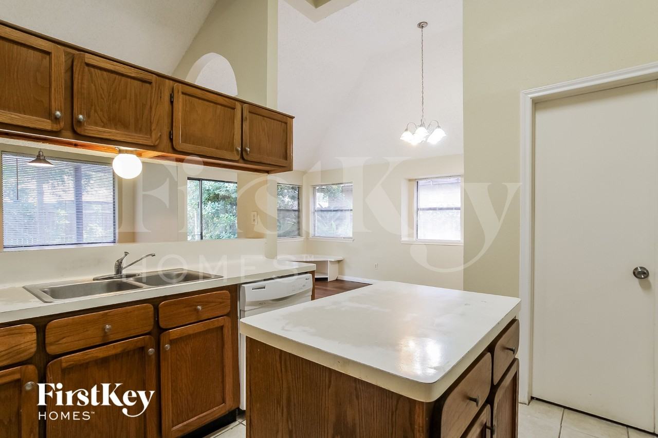 1055 Margate Dr - Photo 5 of 16