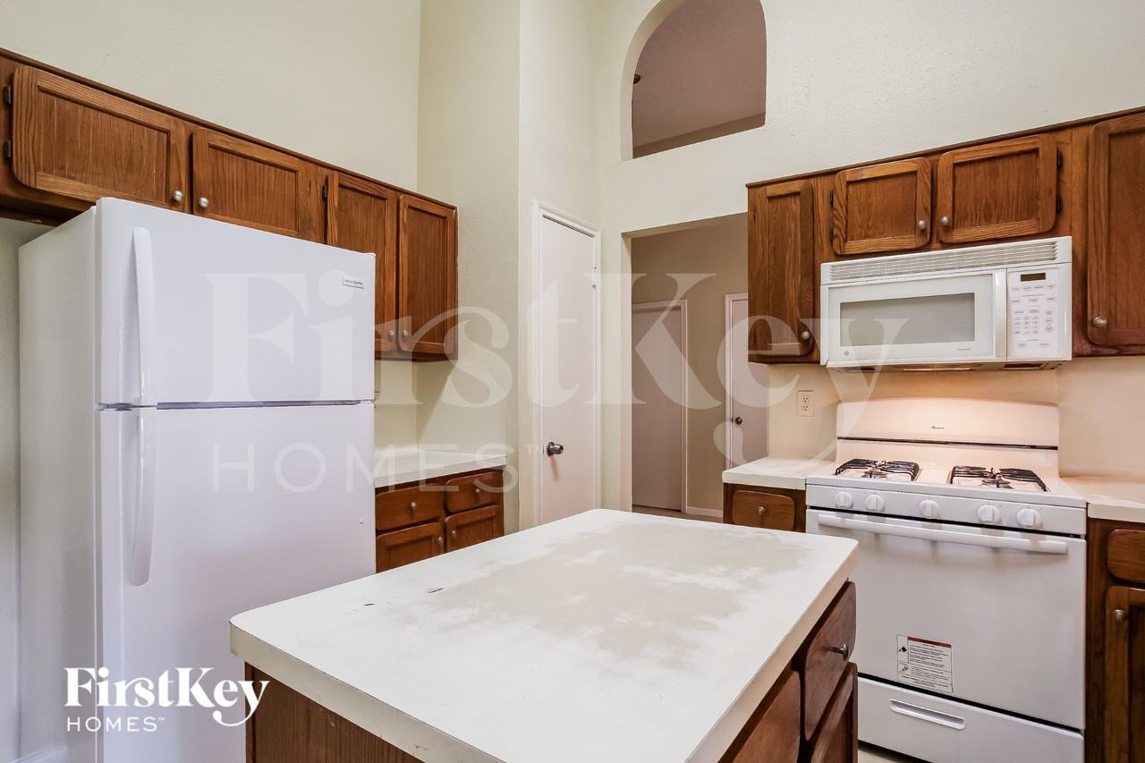 1055 Margate Dr - Photo 6 of 16