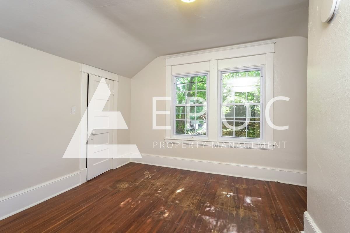 806 Lawsonville Ave - Photo 7 of 15