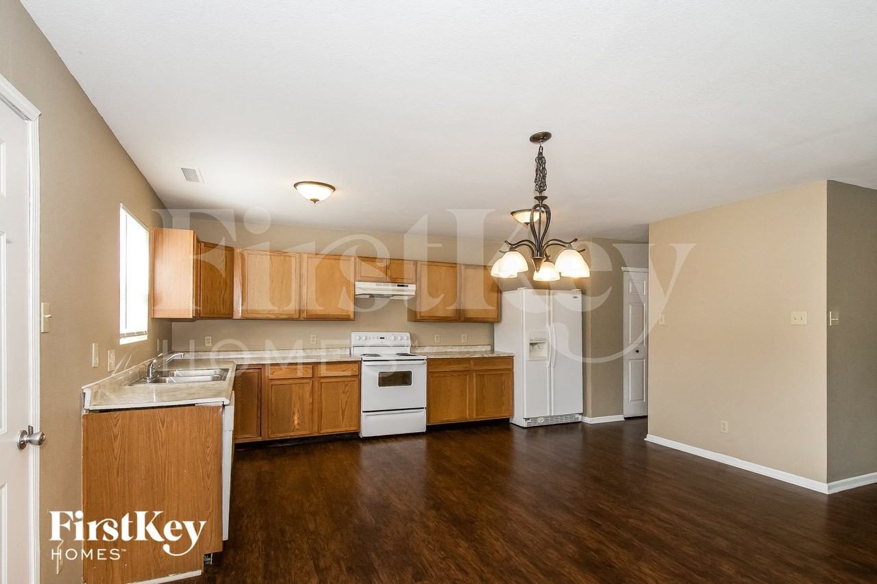 10335 Homestead Dr - Photo 4 of 15