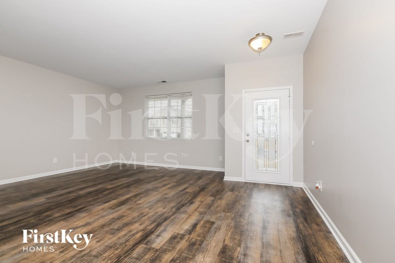 1008 Rural Farm Rd - Photo 2 of 15