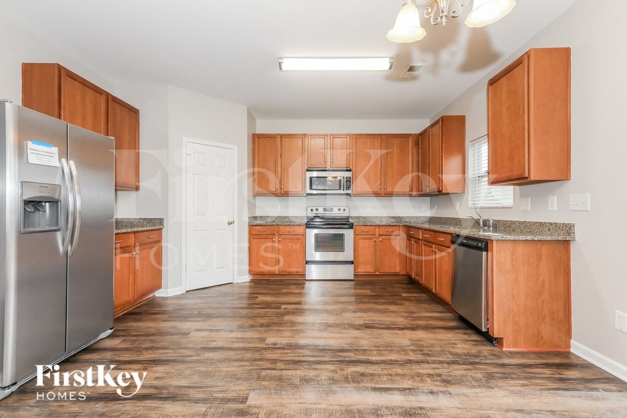 1008 Rural Farm Rd - Photo 4 of 15