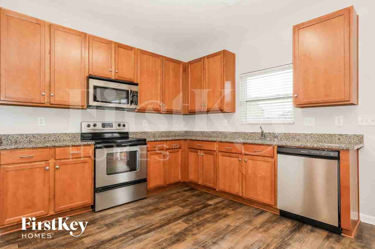 1008 Rural Farm Rd - Photo 5 of 15