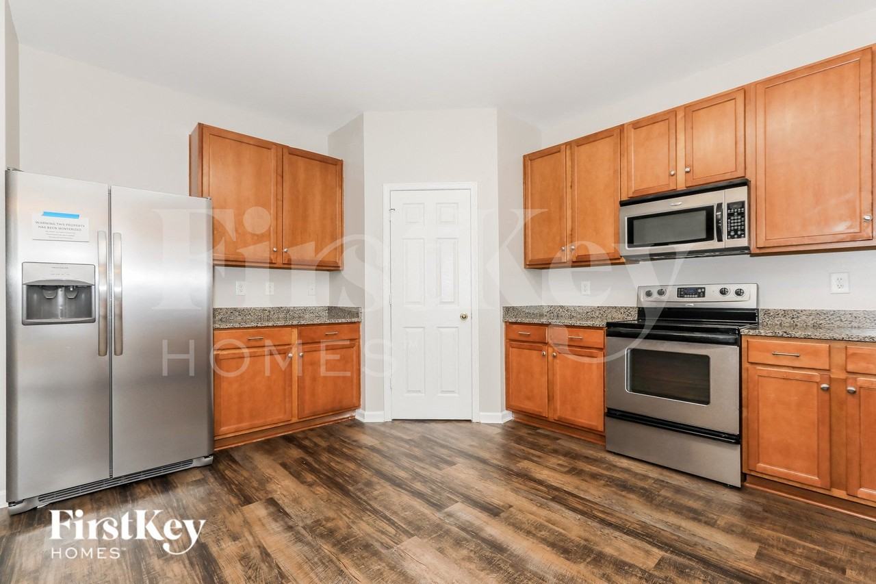 1008 Rural Farm Rd - Photo 6 of 15
