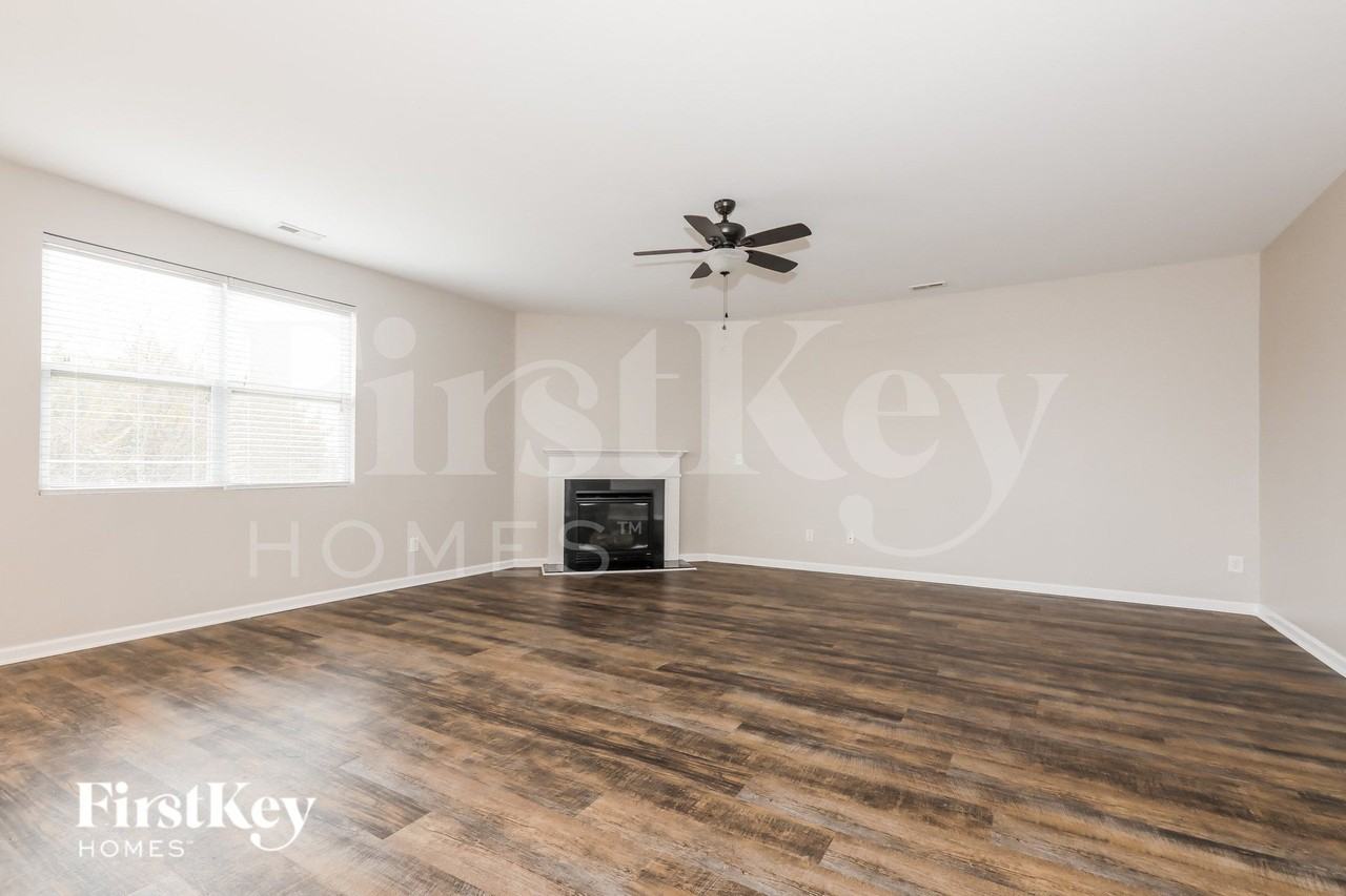 1008 Rural Farm Rd - Photo 7 of 15