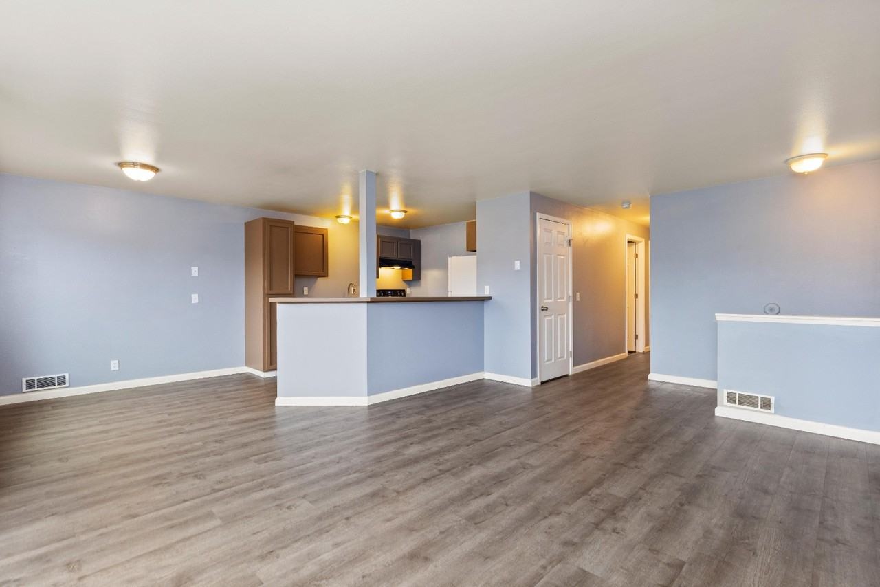18461 Killarney Cir Se #3 - Photo 4 of 23