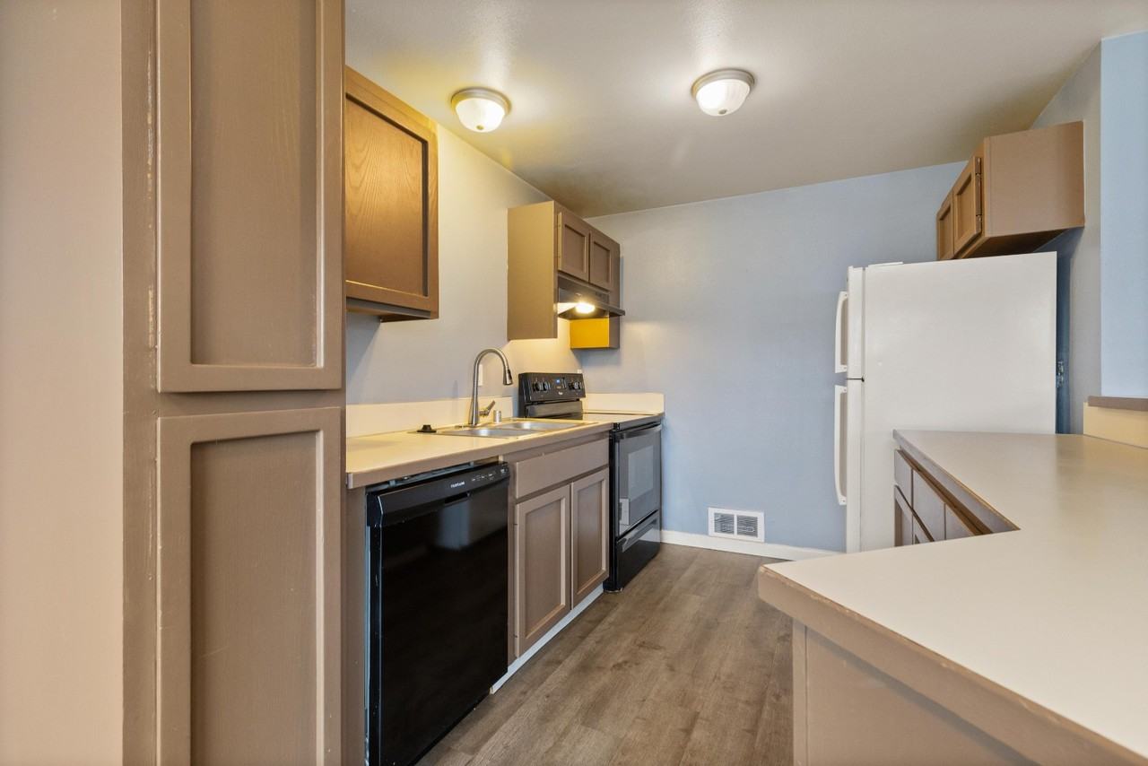 18461 Killarney Cir Se #3 - Photo 5 of 23