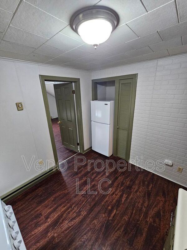 16 Division St #16B - Photo 3 of 9