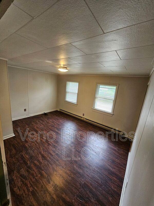 16 Division St #16B - Photo 5 of 9