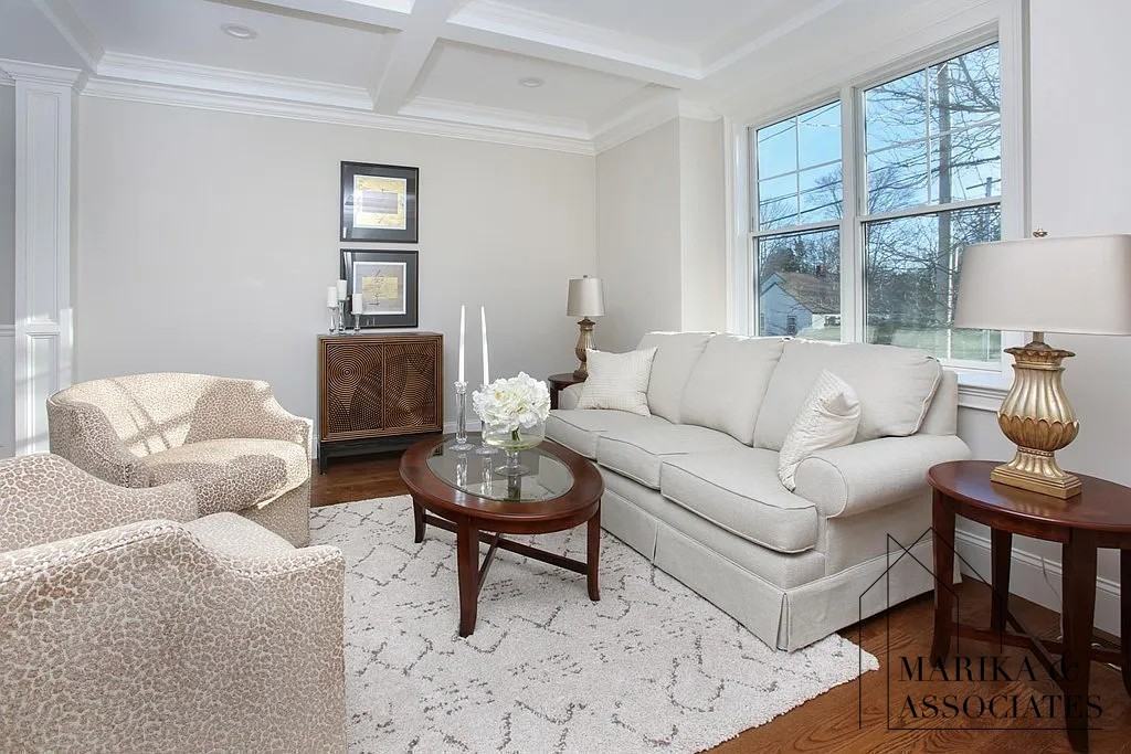 35 Hanson Rd - Photo 2 of 13