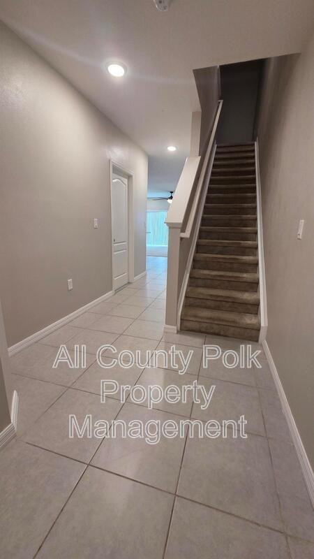 3867 Hampstead Ln - Photo 3 of 32