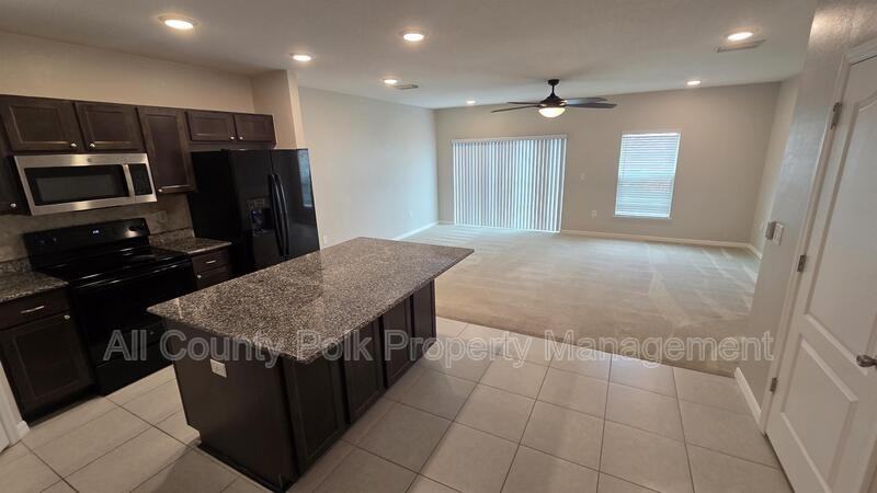 3867 Hampstead Ln - Photo 7 of 32