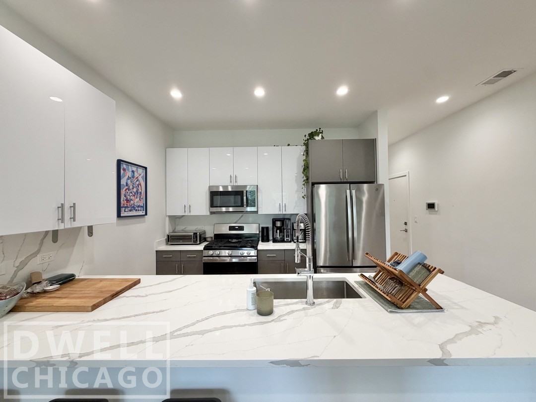 969 W 18th St #1 - Photo 7 of 34