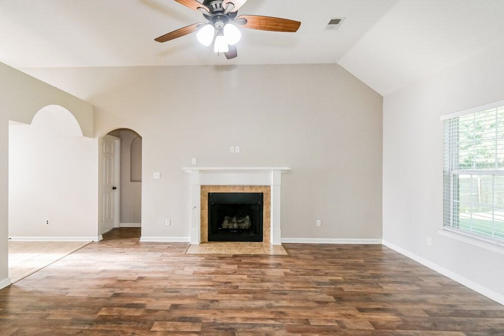 8873 Lezlarken Ln - Photo 4 of 17