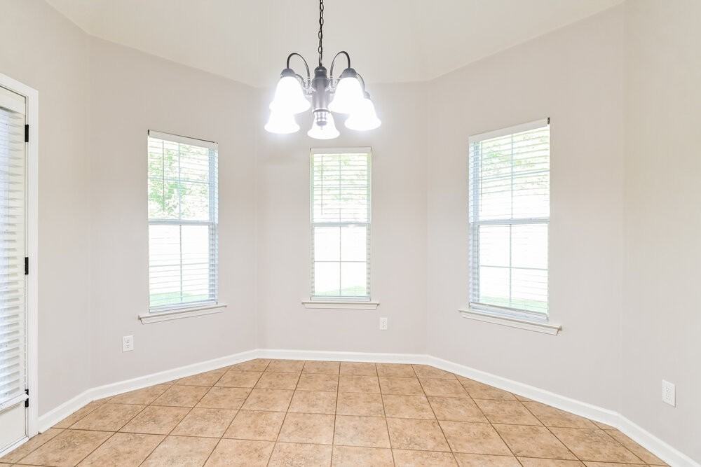 8873 Lezlarken Ln - Photo 6 of 17