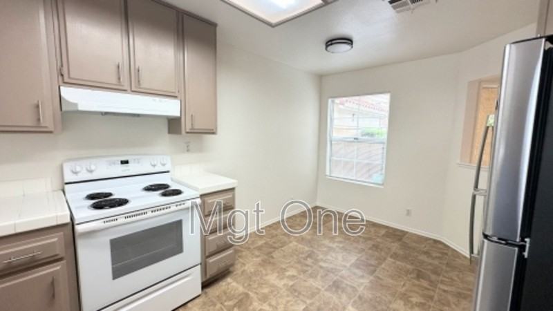 2050 Napoli Ct - Photo 4 of 22