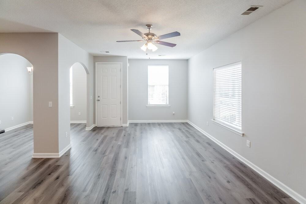 10182 Sorrento Pl - Photo 4 of 17