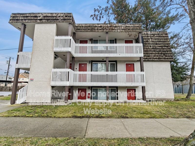 1414 N Addison St #203