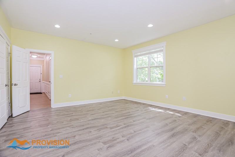 7802 Five Oaks Ct - Photo 3 of 29
