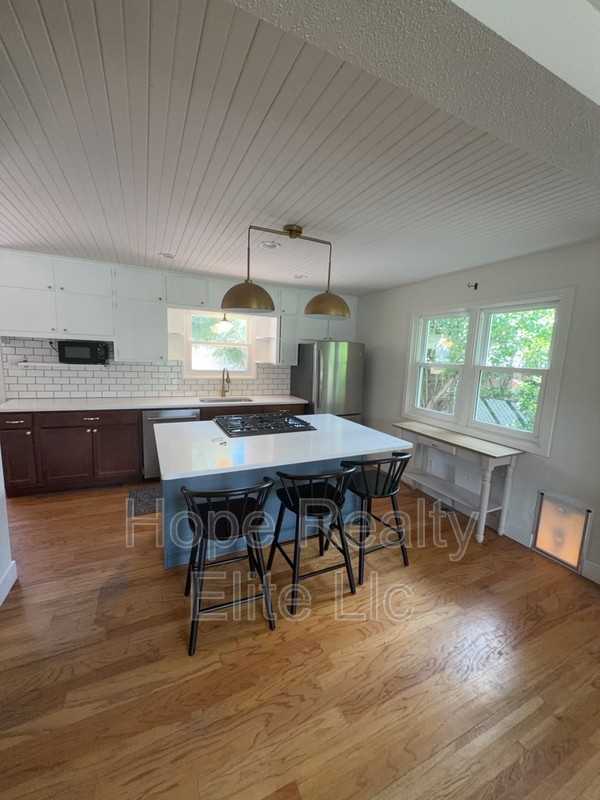 1309 N Franklin St - Photo 4 of 20