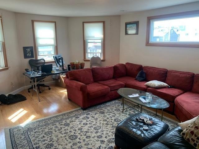 24 P St - Photo 2 of 11