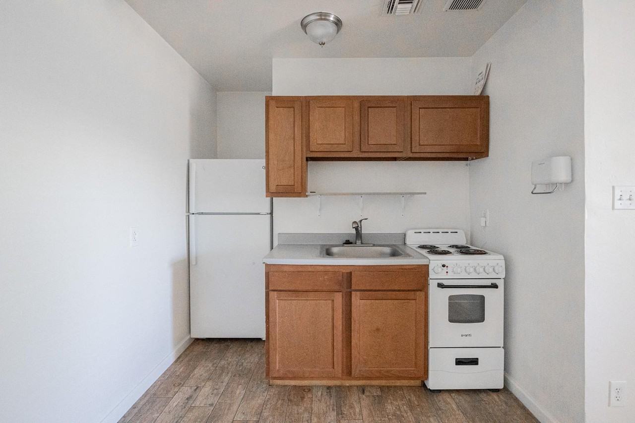 1507 E Harvard St #B - Photo 5 of 9
