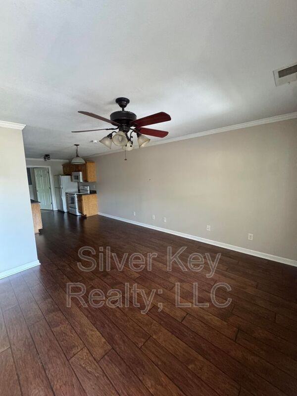 1515 W Madison Ave #1C - Photo 3 of 19