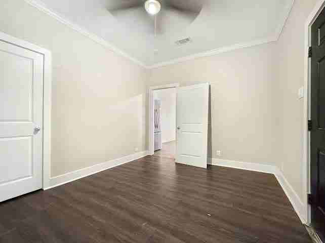 2847 Metropolitan Ave - Photo 6 of 9