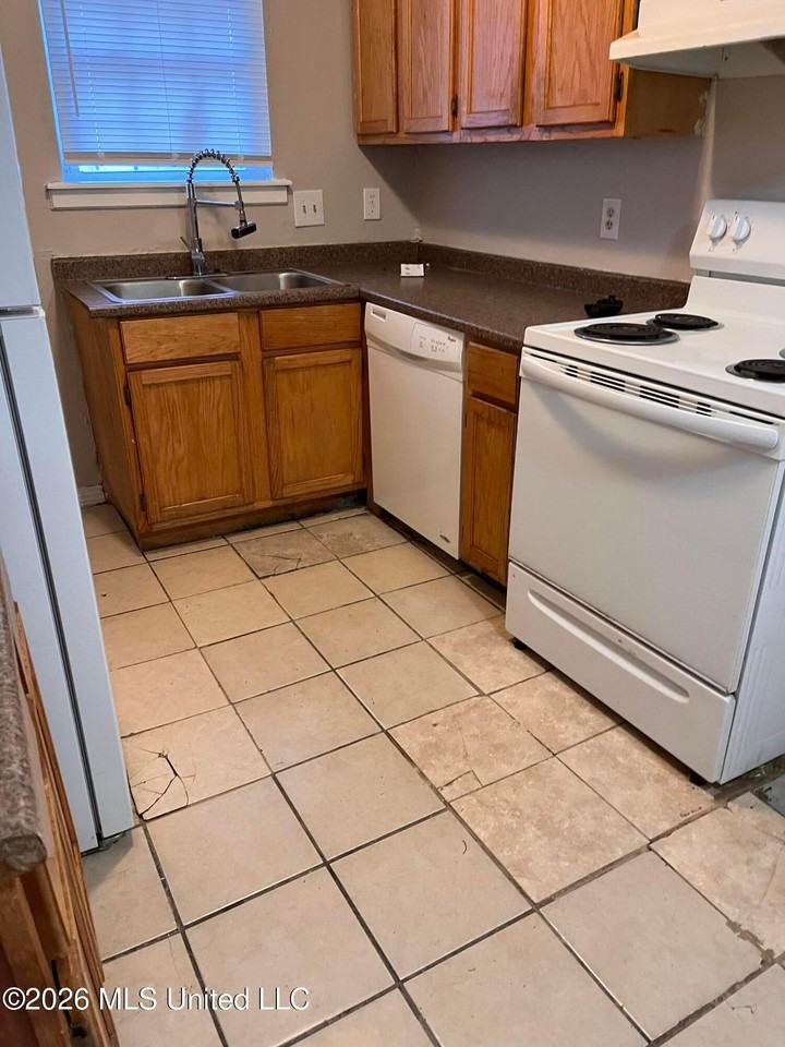 3001 Jamestown Way - Photo 4 of 12