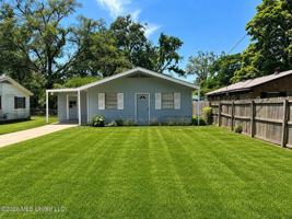 featured image of 102 Ainsworth St