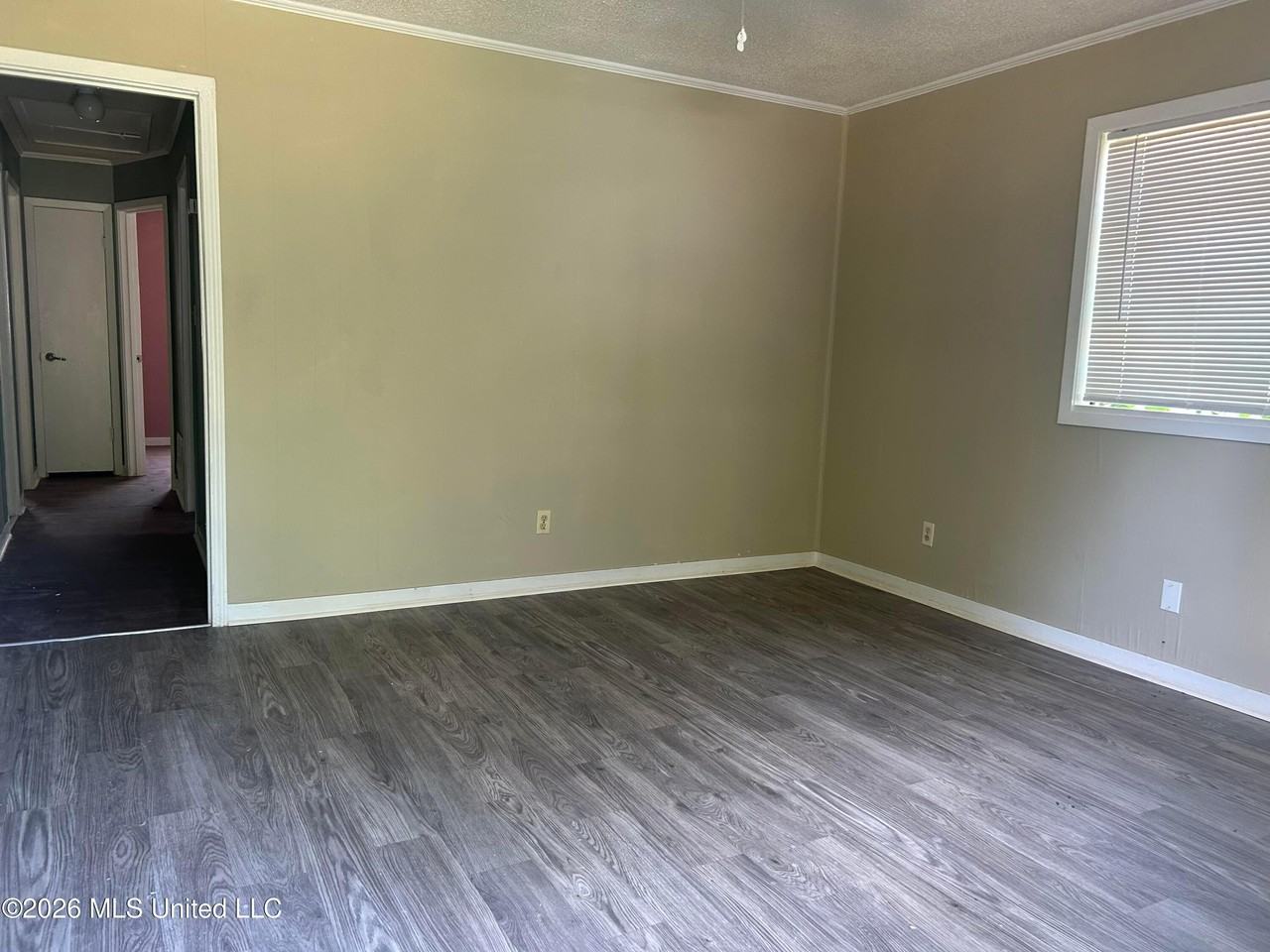 102 Ainsworth St - Photo 2 of 6