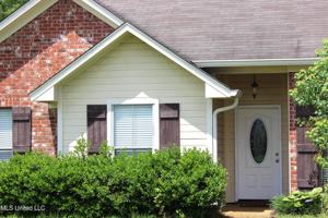 featured image of 900 Clubhouse Dr
