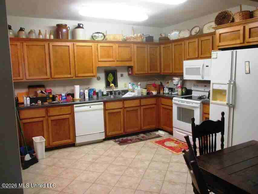 4933 Goodman Rd - Photo 2 of 4