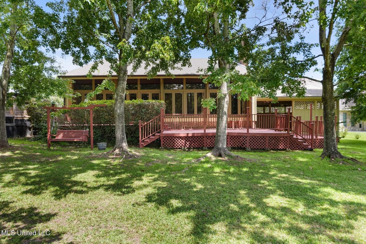 687 Oahu St - Photo 2 of 28
