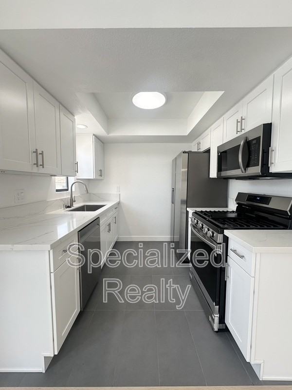1150 N Columbus Ave #4 - Photo 4 of 10