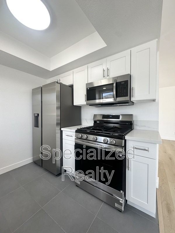 1150 N Columbus Ave #4 - Photo 5 of 10