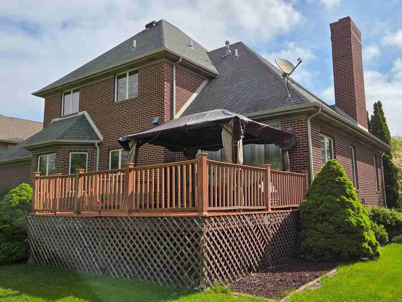 10260 Windsor Pl - Photo 2 of 16