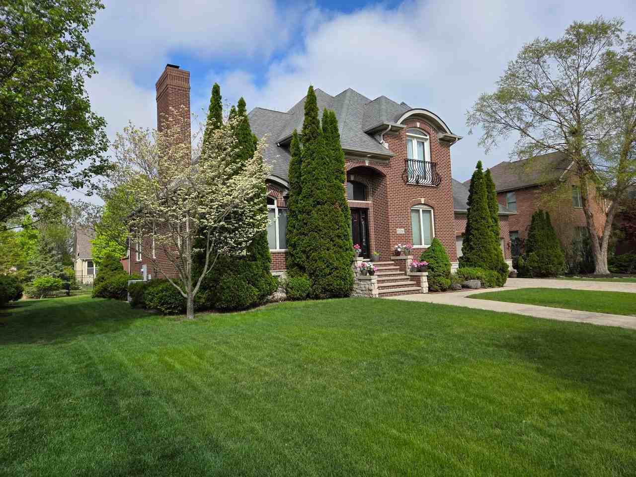 10260 Windsor Pl - Photo 5 of 16