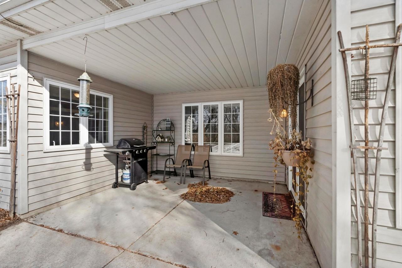 1730 Redbud Dr - Photo 3 of 25