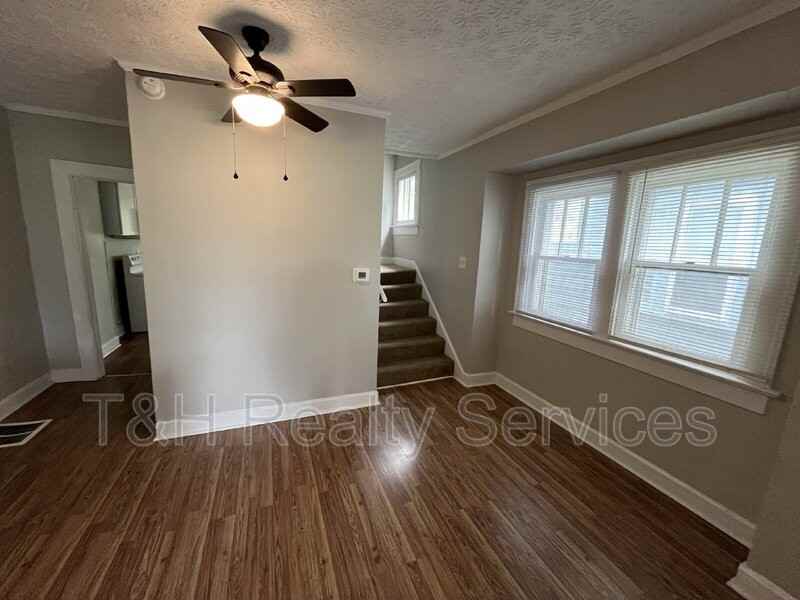 560 Udell St - Photo 5 of 17
