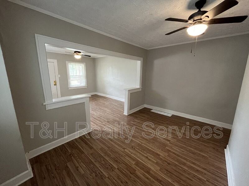 560 Udell St - Photo 6 of 17