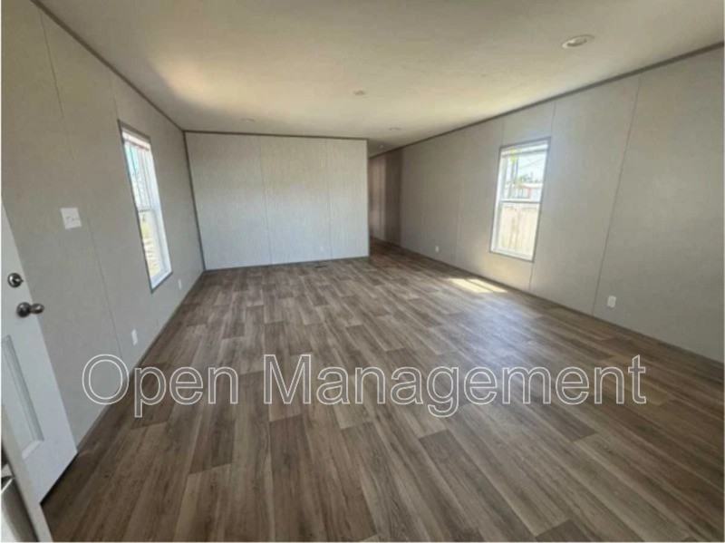 518 Everitt Ave - Photo 4 of 12