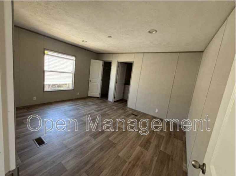518 Everitt Ave - Photo 6 of 12
