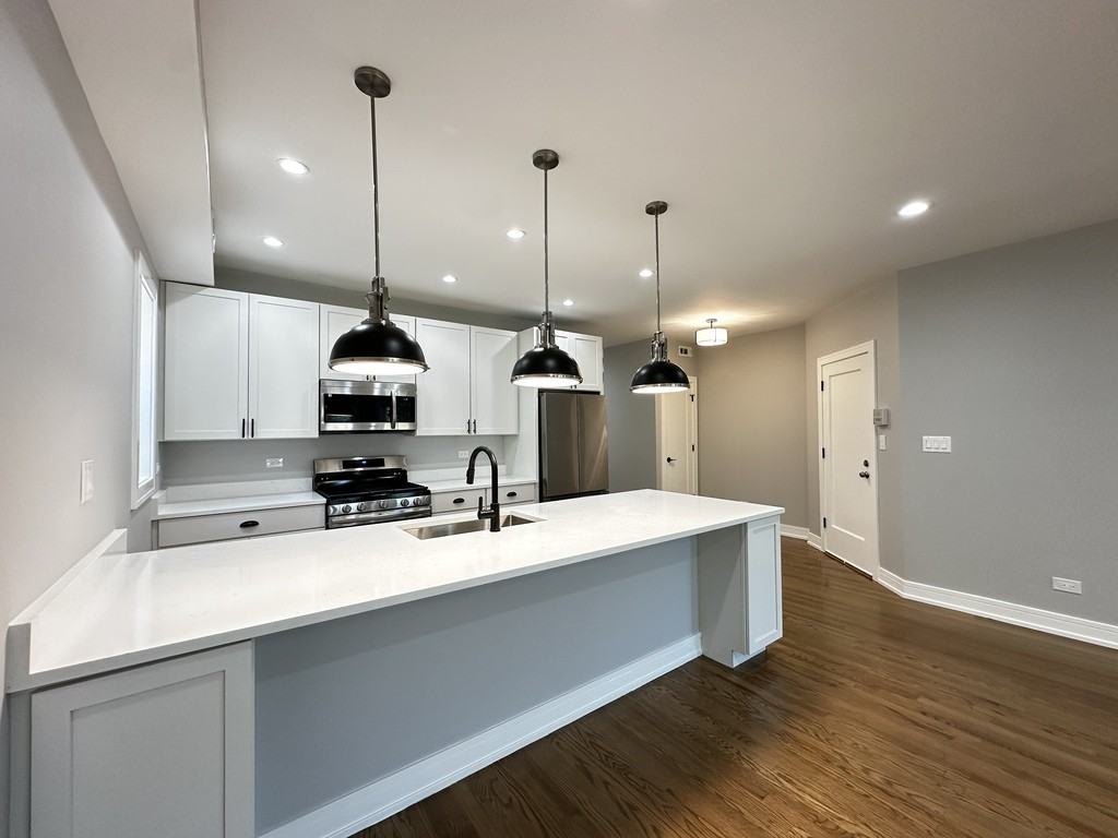 2639 W Carmen Ave #3 - Photo 3 of 21