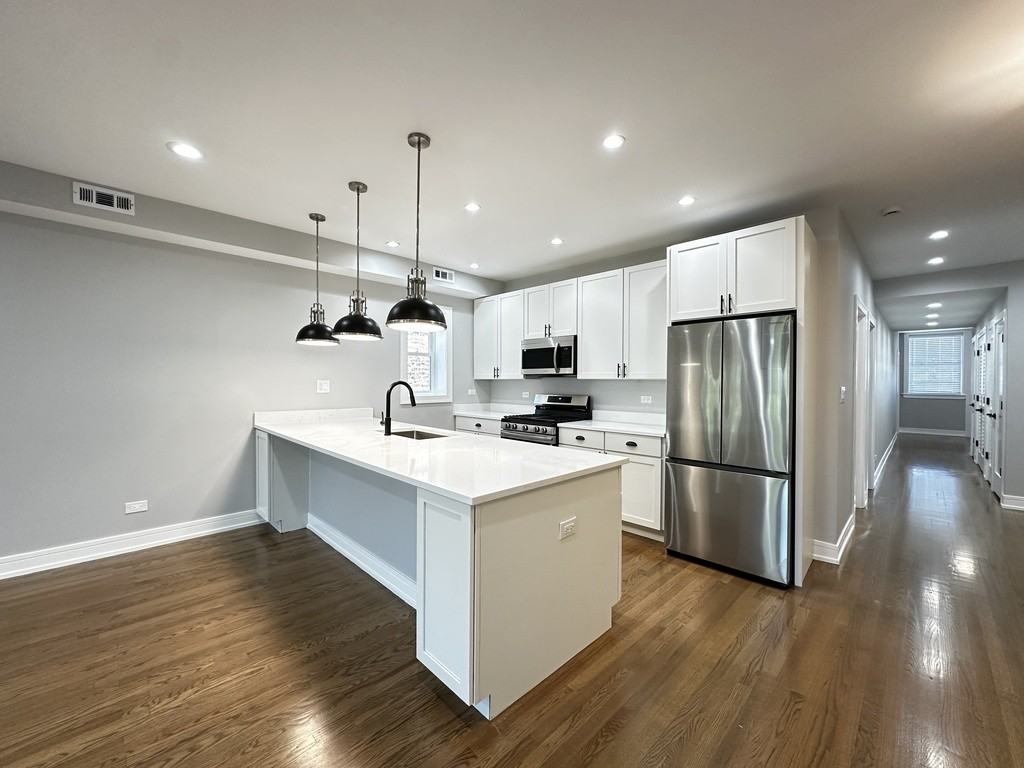 2639 W Carmen Ave #3 - Photo 4 of 21