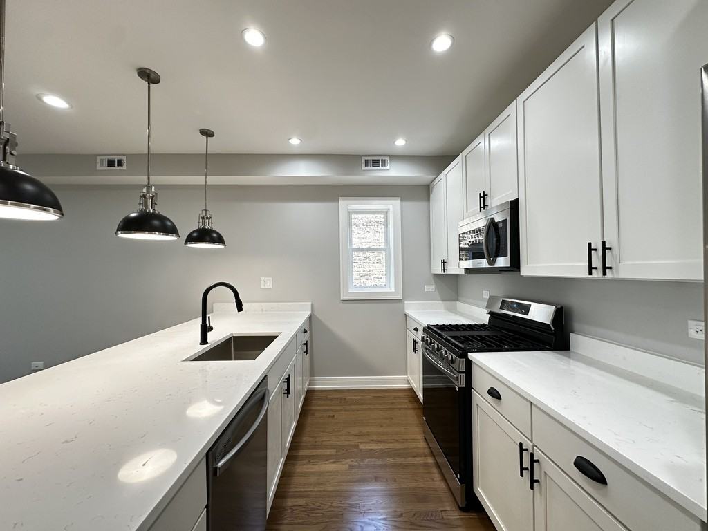 2639 W Carmen Ave #3 - Photo 5 of 21
