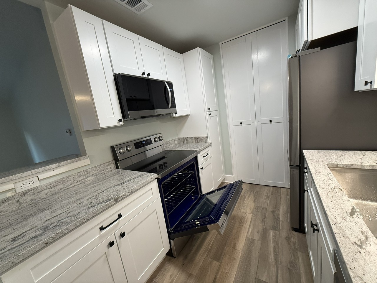 2201 Scenic Hwy #J7 - Photo 3 of 36