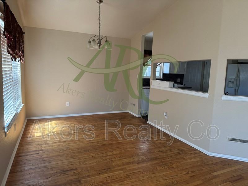 343 E Bond Ct - Photo 2 of 19
